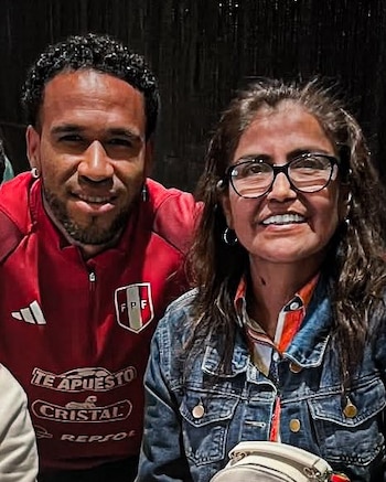 Pedro Gallese junto a su