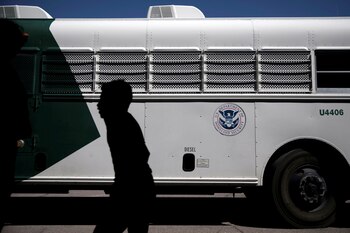 Centro de procesamiento de migrantes