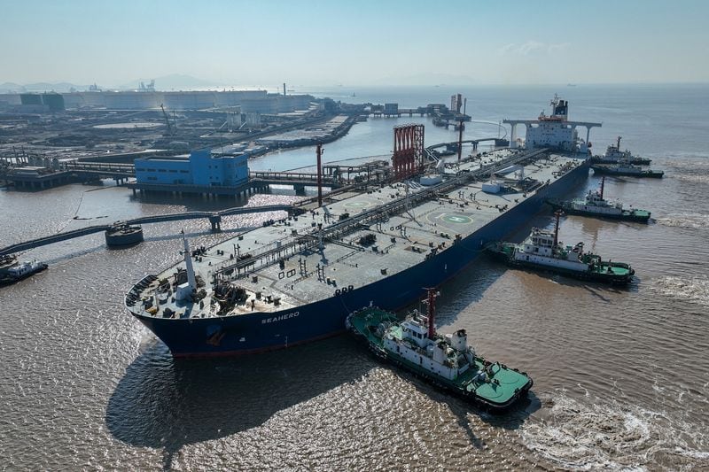 FOTO DE ARCHIVO. Una vista aérea muestra un petrolero en una terminal frente a la isla de Waidiao en Zhoushan, provincia de Zhejiang, China, el 4 de enero de 2023
China Daily vía REUTERS