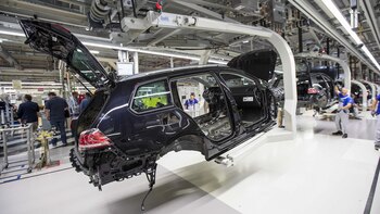 La industria automotriz está realizando
