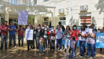 El reclamo en la puerta