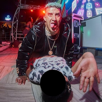 Makanaky se aprovecha de su