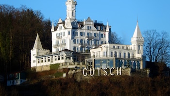 Se vende uno de los castillos más famosos de Suiza: casi 20 millones de euros por un edificio de 1750 construido a orillas del lago Lemán