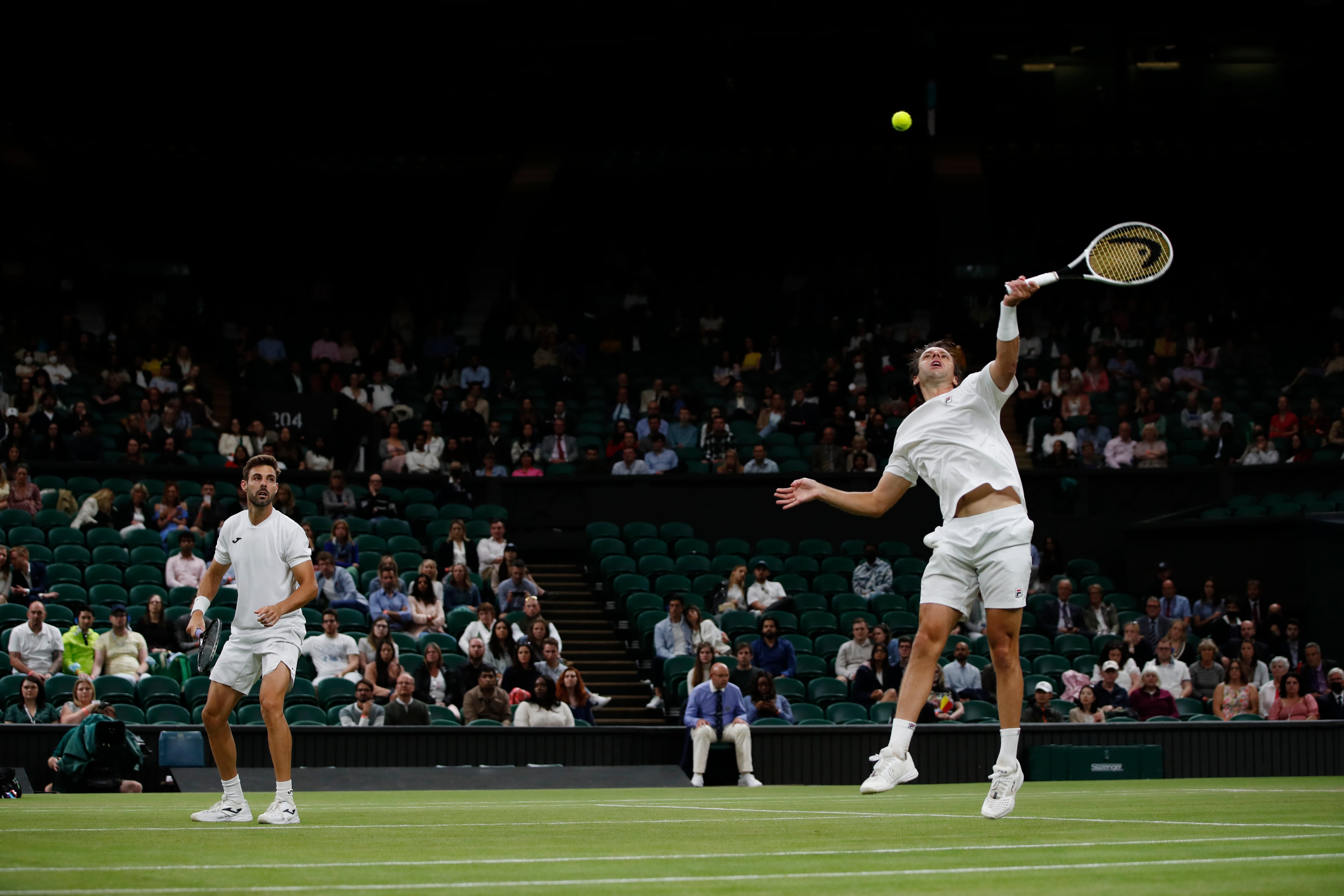 Horacio Zeballos y Marcel Granollers en una escena de la final de 2023 en Wimbledon (Crédito: REUTERS/Paul Childs)