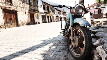 Un trozo de papel de aluminio y un poco de agua pueden devolver el brillo a una moto oxidada (Pxhere, VisualesIA Scribnews)