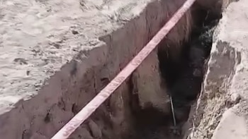 En Pariña Grande (Pueblo Nuevo, Ica) aparecieron grietas que alarmaron a la población por riesgo de hundimiento y accidentes - Créditos: Captura de pantalla de Panamericana TV.