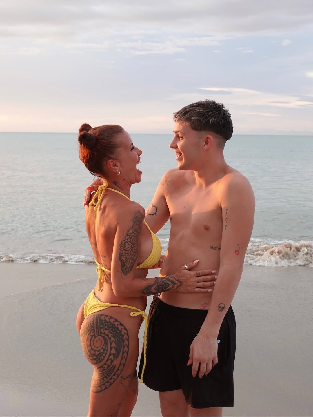 Las vacaciones de Florencia Peña incluyen paseos por la playa, juegos con sus hijos y momentos de complicidad con su pareja