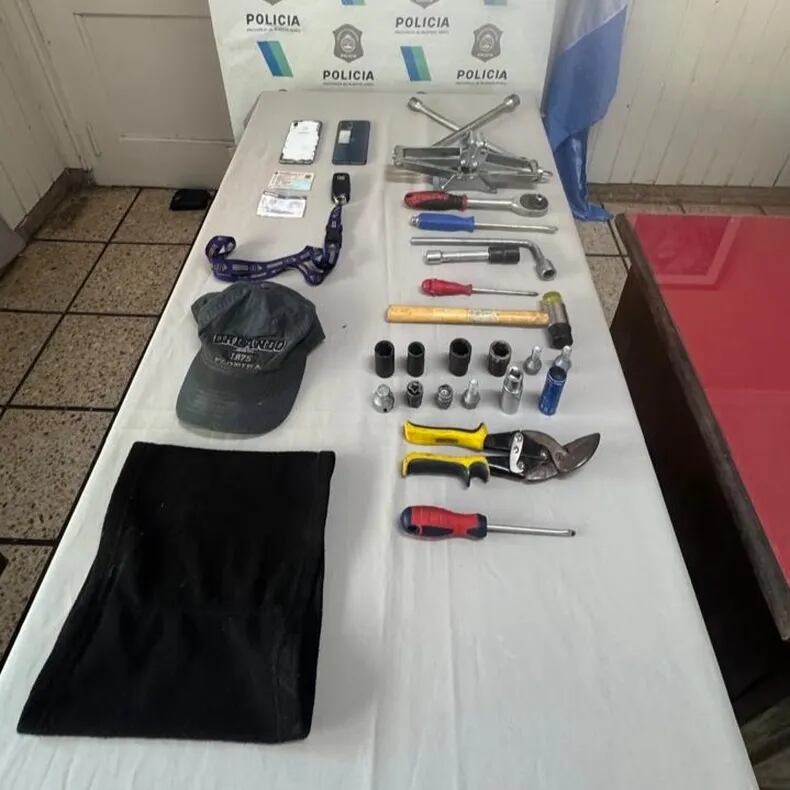 Los elementos con los que contaba el padre de Agustín Almendra al momento de su detención