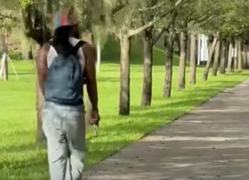 Imagen del hombre investigado por su posible relación con incidentes recientes en Downtown Miami. (Crédito: Captura de pantalla / Instagram: Only in Dade)