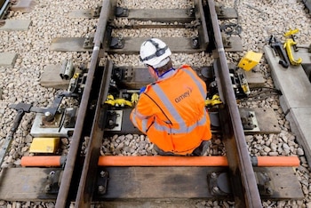 22/02/2018 Trabajador de Amey (Ferrovial) en obras ferroviarias
POLITICA ECONOMIA
FERROVIAL