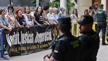 La jueza de la dana une a la causa los mensajes de WhatsApp y llamadas aportadas por Camarero en su declaración
