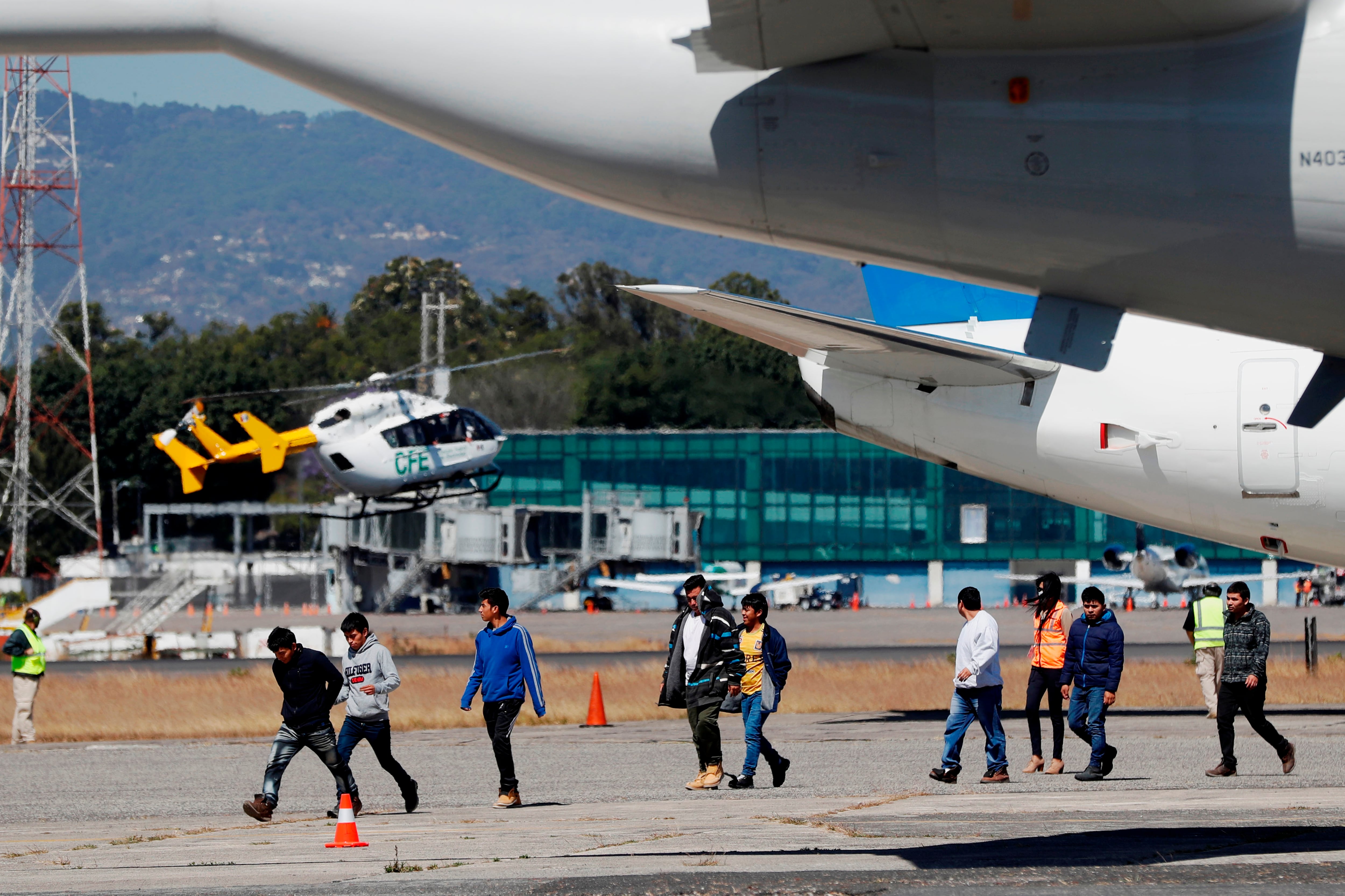 La Cancillería de Honduras alerta por estafas a migrantes y niega jornadas de consulados móviles. EFE/Esteban Biba/Archivo