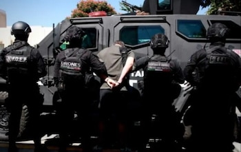 Miguel Casillas, alias “Compa Mike”, fue detenido en Zapopan por contar con una orden de aprehensión en California. (X @entreveredas)