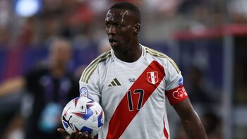 Luis Advíncula llevó la cinta