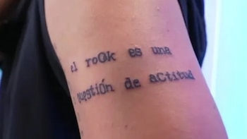 Juan Otero y un curioso tatuaje