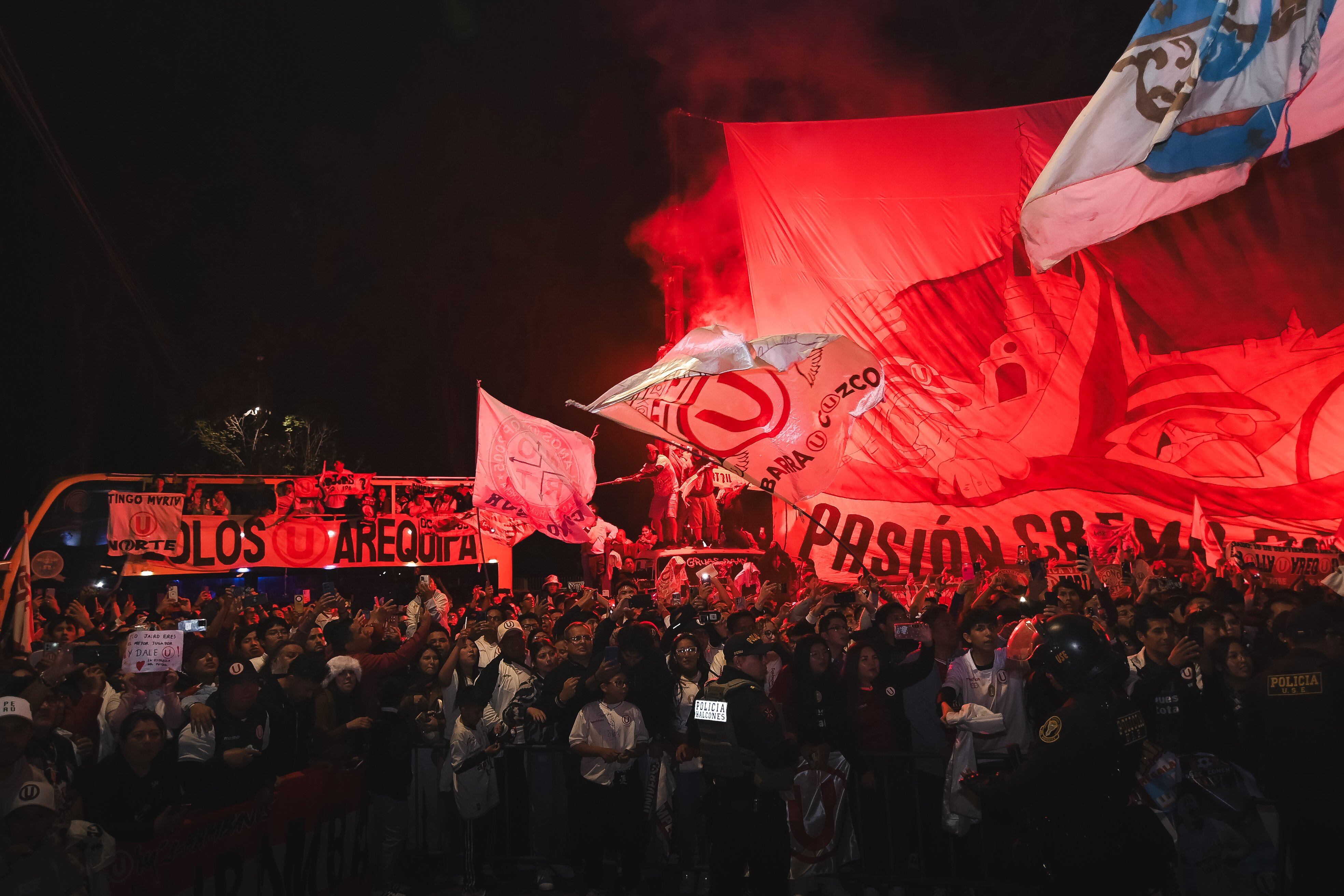 Fãs para fãs da universidade em Arequipa