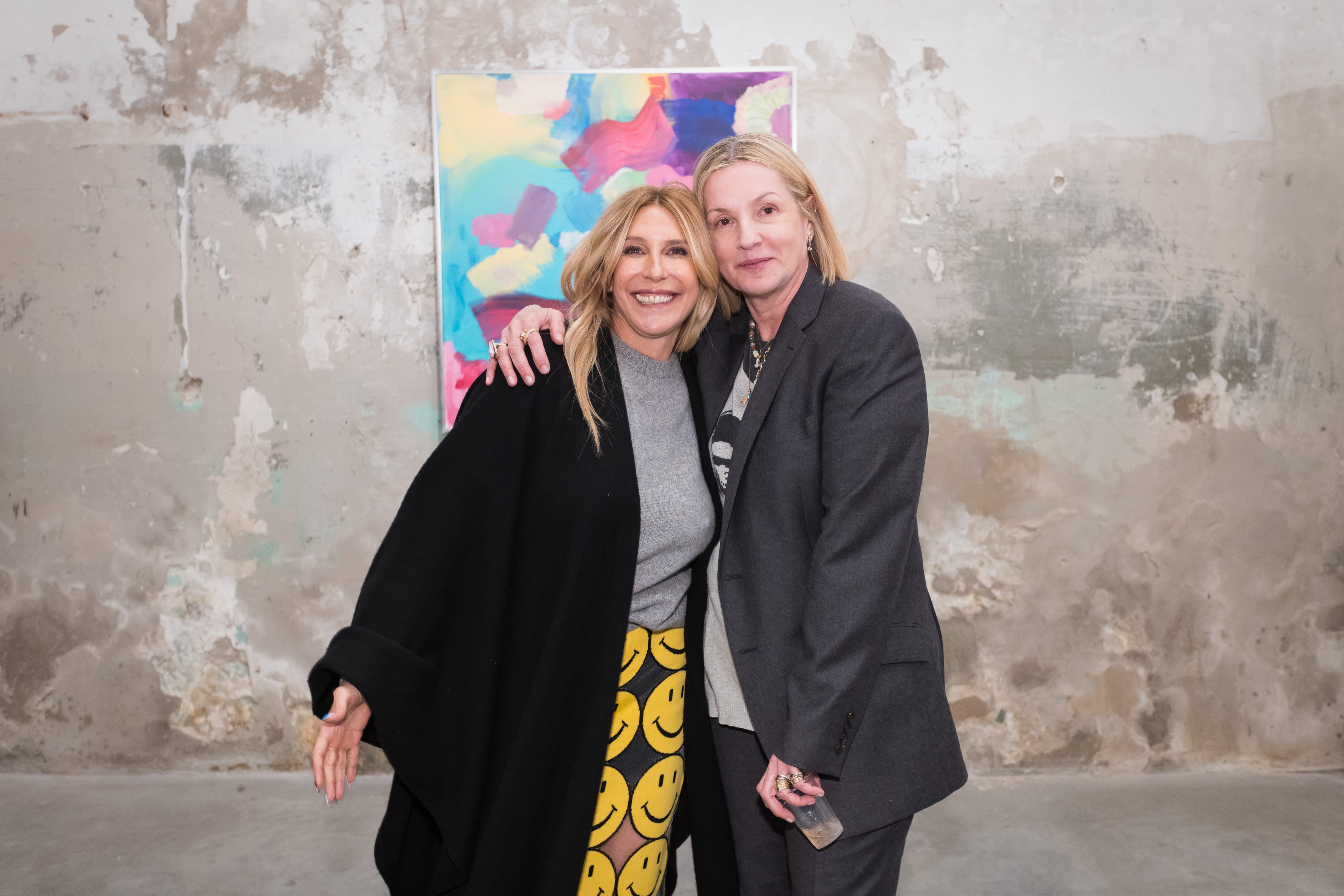 Ama Amoedo con la galerista Paola Iorio
