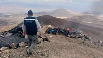 Personal del Estado destruye campamentos