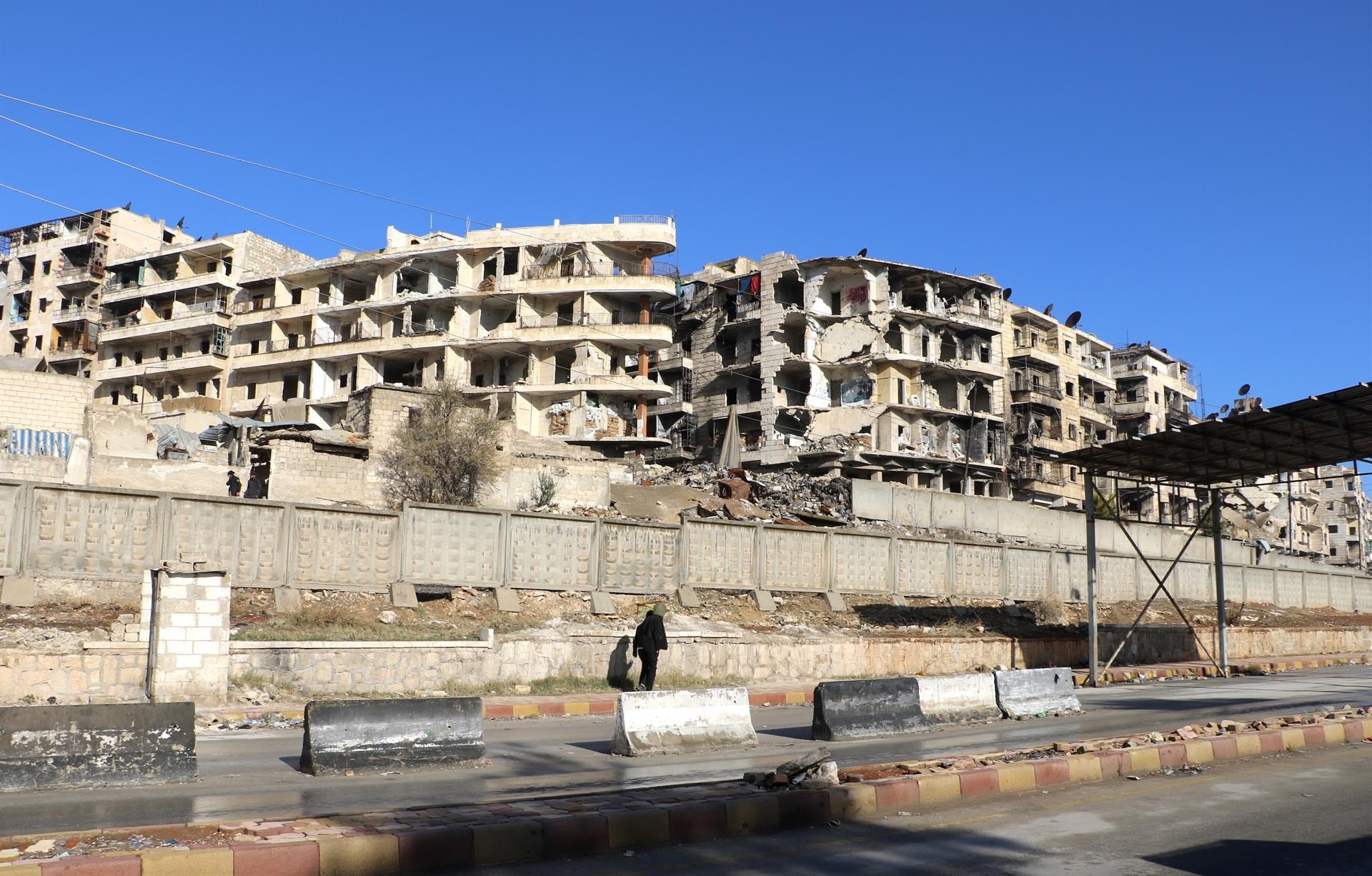 Combatientes de las Fuerzas Democráticas Sirias en una zona en conflicto de Siria