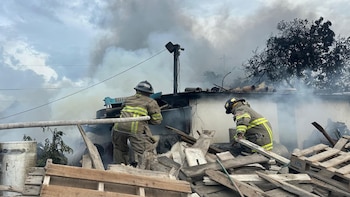Incendio consume cinco viviendas de frágil construcción en Guatemala