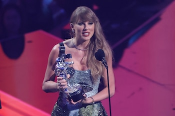 Taylor Swift recibirá el primer reconocimiento MTV VMA Artist Director Honors por su labor audiovisual detrás de cámara. REUTERS/Brendan McDermid