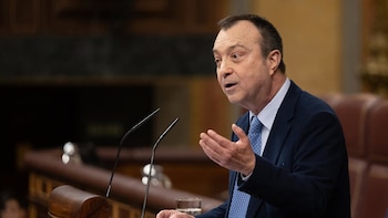 PP y Vox censuran la quema de libros en el franquismo y afean al PSOE que obvie la de conventos y bibliotecas religiosas