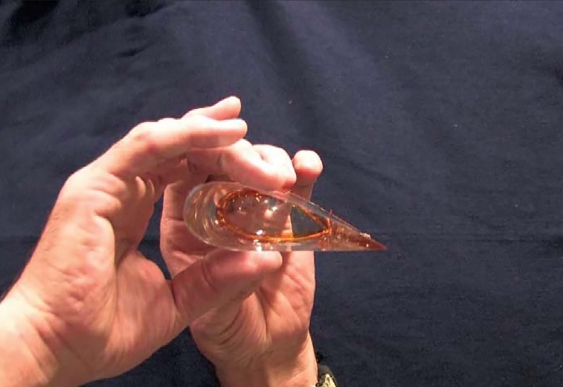 El primer prototipo surgió en noviembre de 2008 durante la misión STS-126 a partir de una lámina plástica y cinta Kapton (NASA)