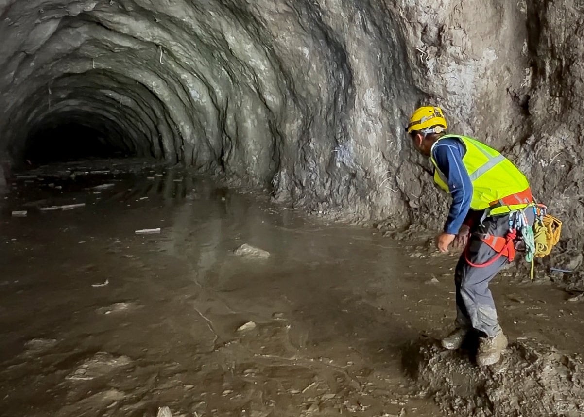 Según el Servicio Geológico de Estados Unidos, el desastre se produjo por el colapso de un glaciar, que provocó una pared de agua y escombros río abajo (REUTERS)