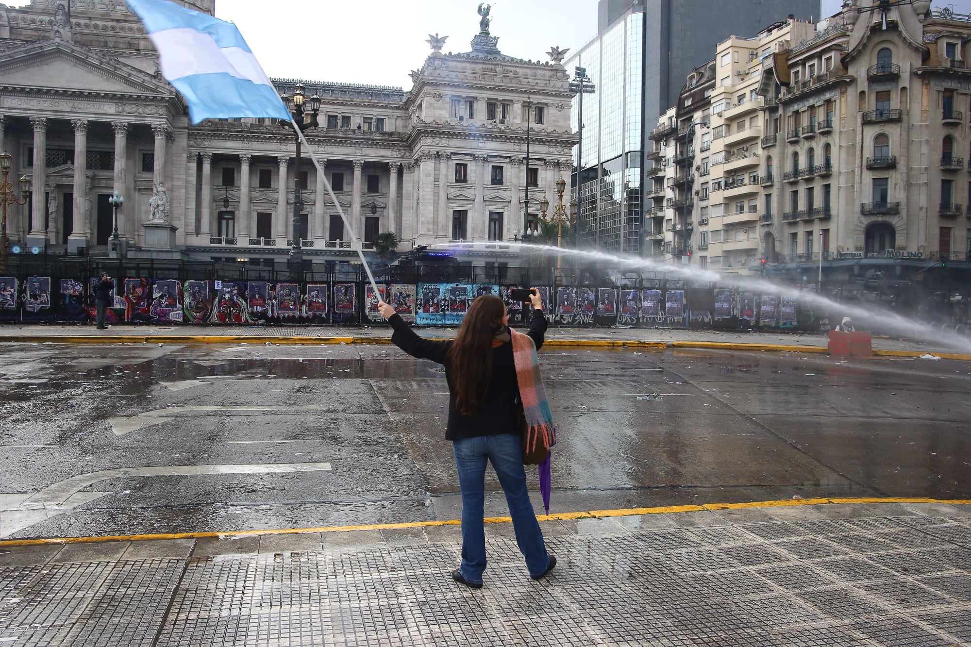Se registraron incidentes frente al Congreso de la Nación durante la Marcha Universitaria. (RS Fotos)