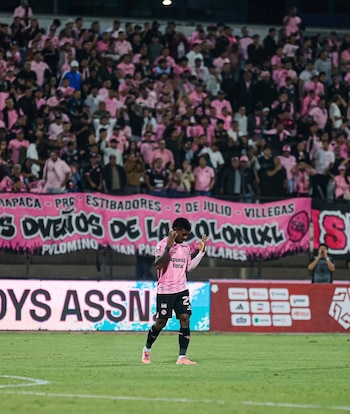 Oslimg Mora con la camiseta de Sport Boys, el club donde encontró una segunda oportunidad tras superar una rotura del tendón de Aquiles.