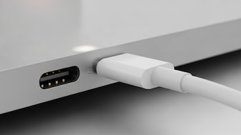 Un corte de luz le quemó la computadora y el lavarropas, pero perdió el juicio: por qué la Justicia rechazó la demanda