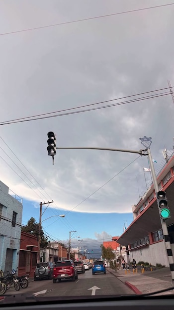 Durante la jornada del 12 de agosto también se observó nubosidad alta desplazada por el viento en distintas regiones de Guatemala.