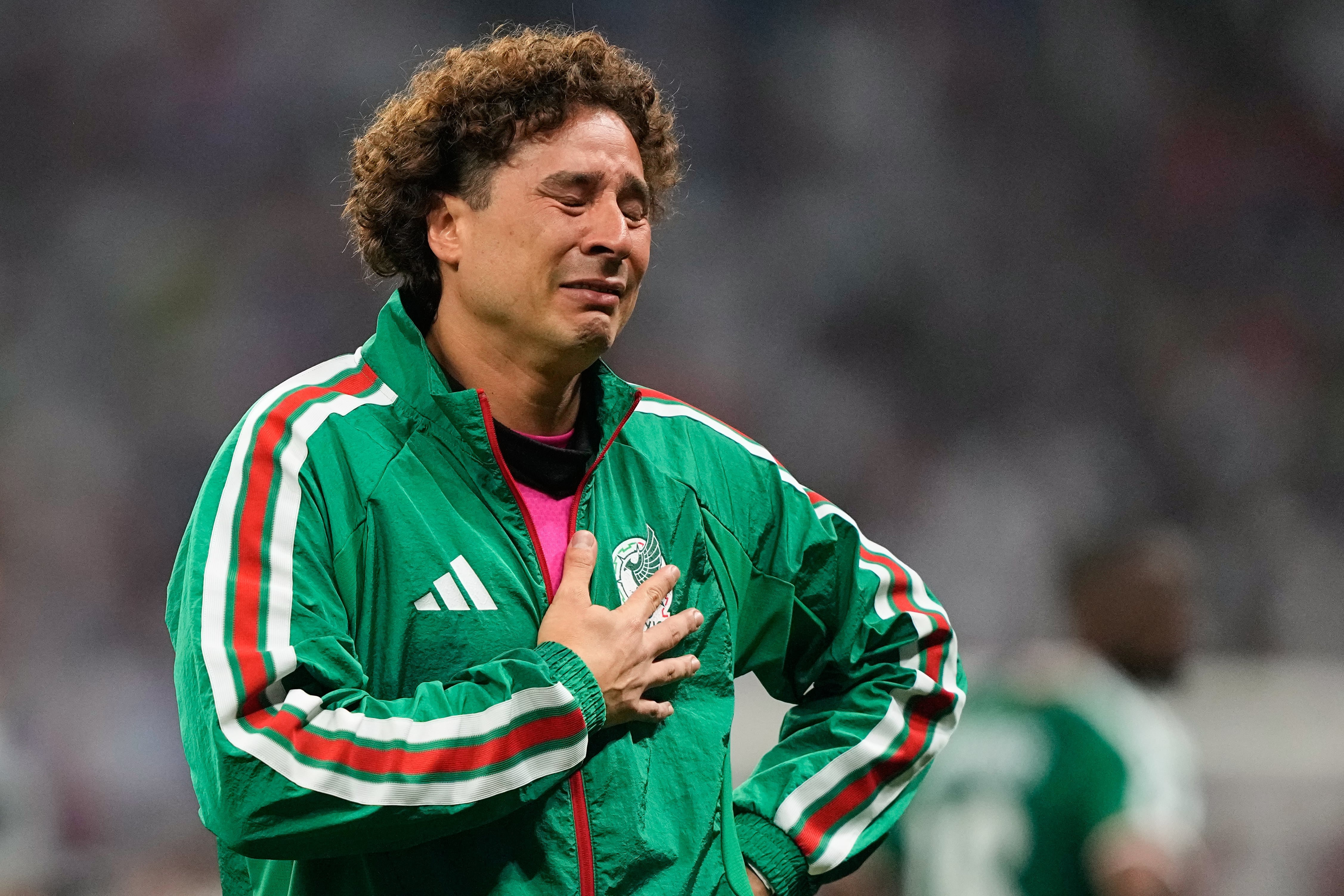 Los futbolistas mexicanos quedaron destrozados tras la derrota. (AP Foto/Natacha Pisarenko )