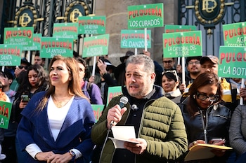 Productores, promotores culturales y legisladores