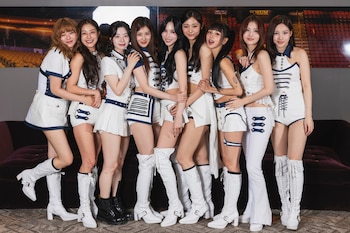 Jeongyeon afirmó que su salida de JYP Entertainment no altera sus actividades grupales y sostuvo que TWICE seguirá como su prioridad (Andrew Park/Invision/AP)