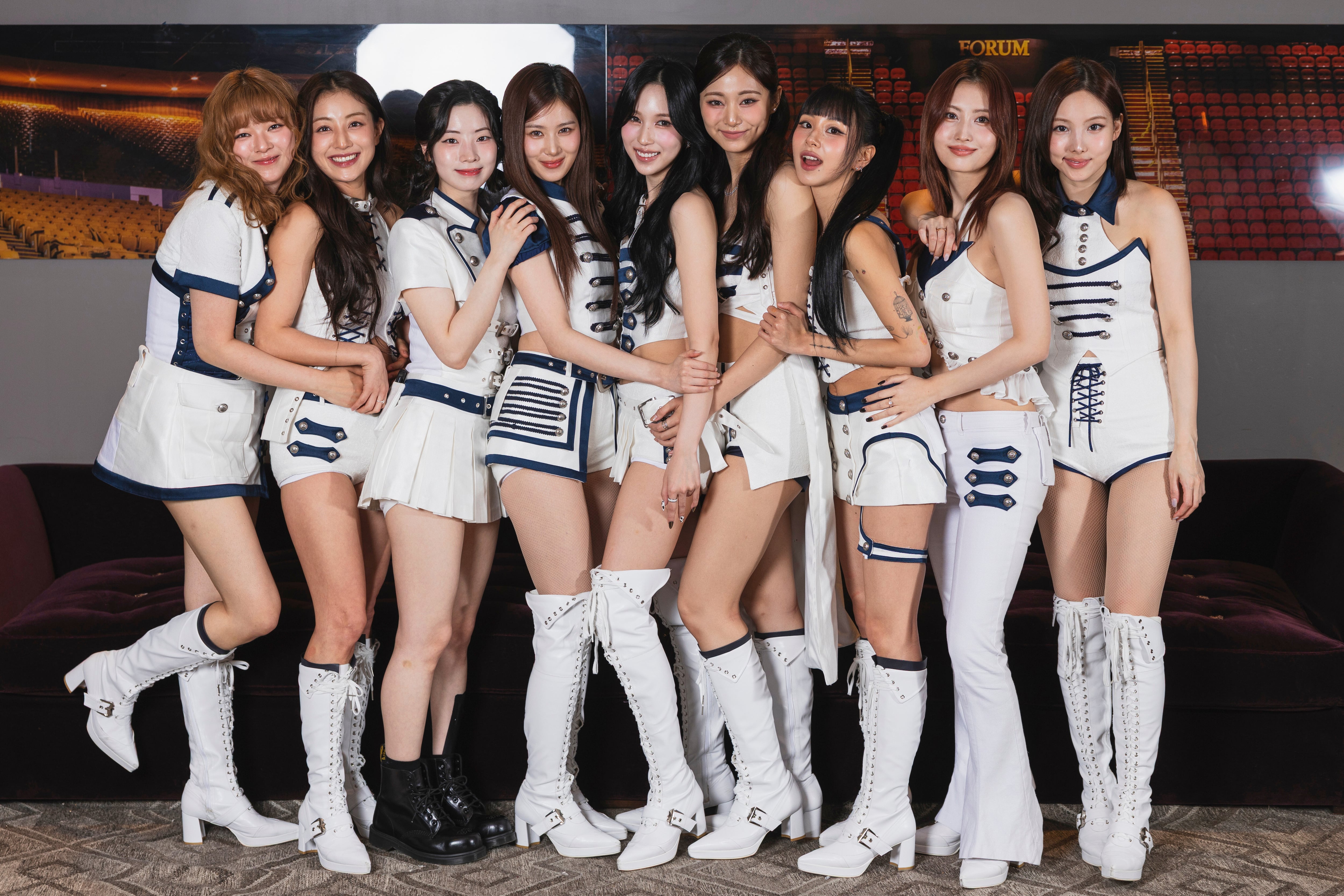 Jeongyeon afirmó que su salida de JYP Entertainment no altera sus actividades grupales y sostuvo que TWICE seguirá como su prioridad (Andrew Park/Invision/AP)