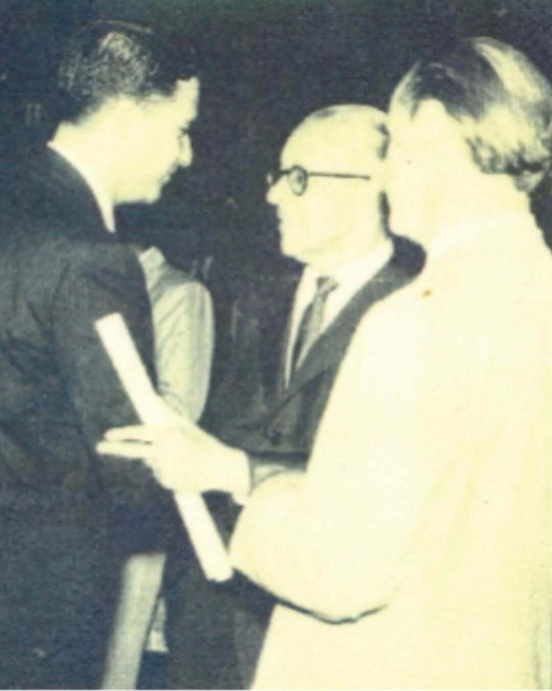 Alberto Cormillot y una imagen del día en que se recibó de médico (Instagram)