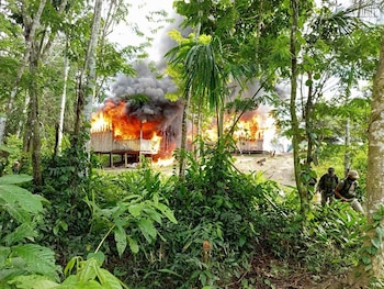 Equipos de comunicación, incluyendo sistemas