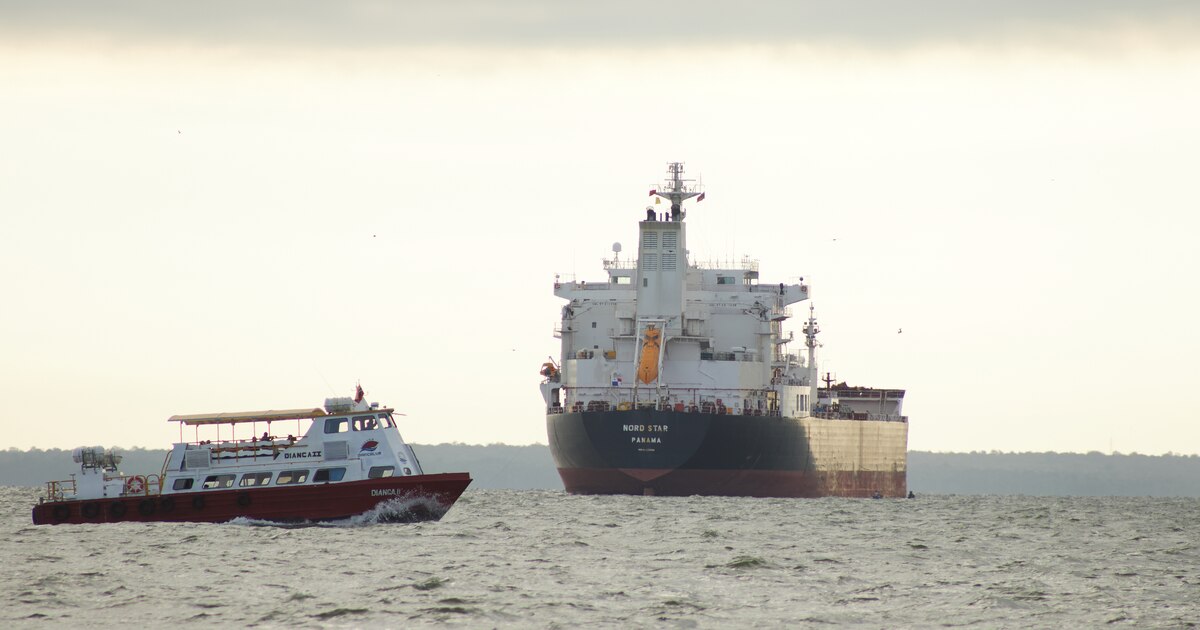 Tres petroleros con crudo venezolano navegan hacia EE.UU. mientras el país colapsa por exceso de almacenamiento Tres petroleros con crudo venezolano navegan hacia EE.UU. mientras el país colapsa por exceso de almacenamiento