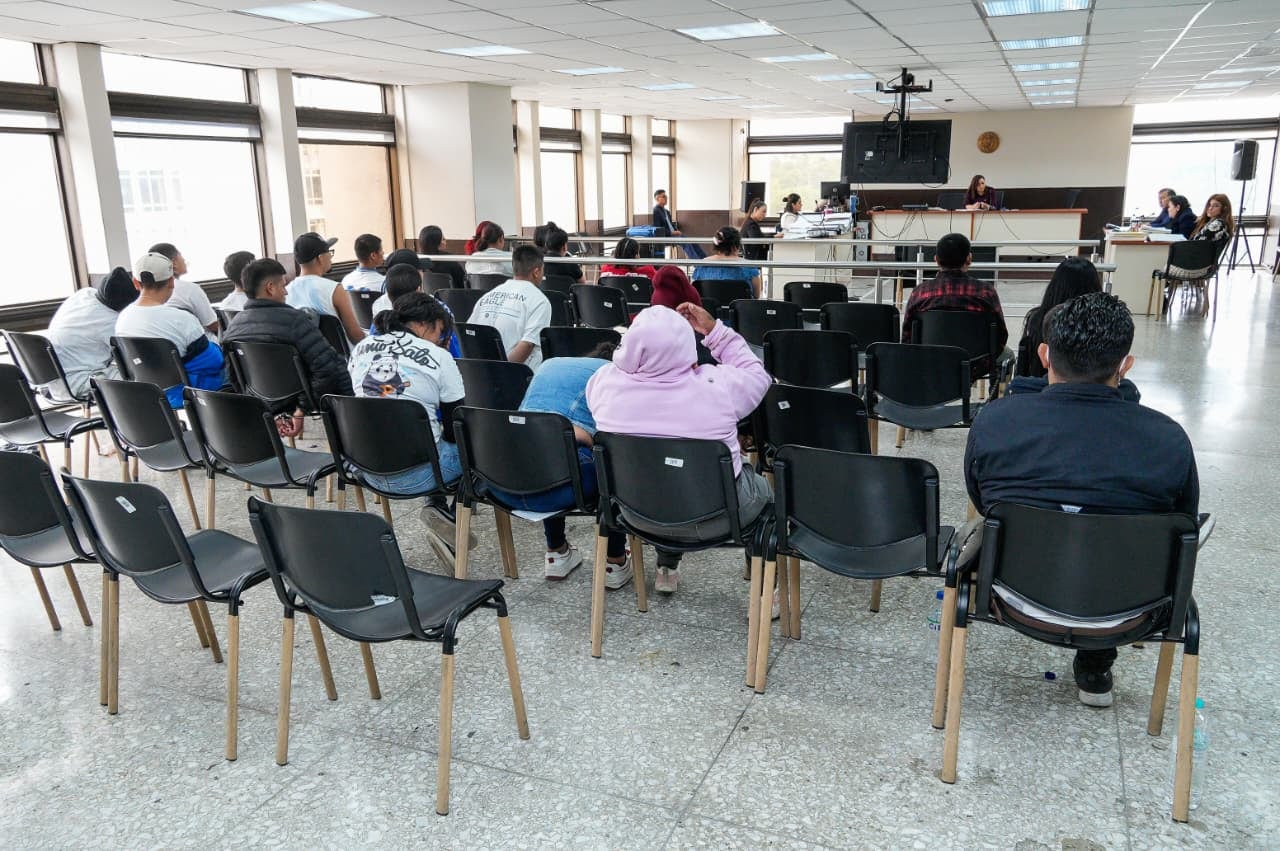 La justicia guatemalteca ordenó la apertura de juicio contra más de 30 presuntos integrantes de la Mara Salvatrucha detenidos en El Gallito, zona 3 de la Ciudad de Guatemala. (Cortesía) (Cortesía)