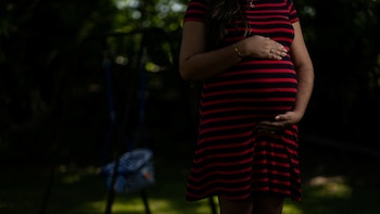 Pregnant immigrants warily eye Supreme Court birthright citizenship hearing