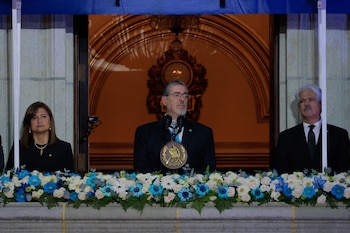 Guatemala conmemoró 205 años de Independencia con la izada del Pabellón Nacional en la Plaza de la Constitución.