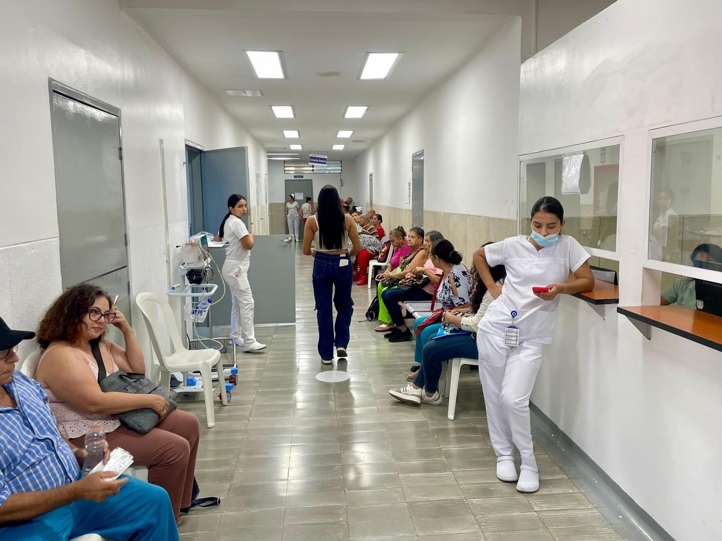 La gobernadora Dilian Francisca Toro tomó la decisión de declarar la emergencia humanitaria en 40 municipios del departamento, con el fin de garantizar la atención de los pacientes - crédito Hospital Universitario del Valle - Evaristo García / Facebook