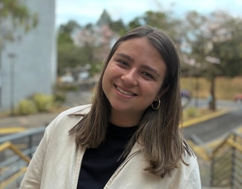 Mia Fink interpuso un recurso de amparo ante la Sala Constitucional contra el operativo policial del traspaso presidencial por considerar que afecta derechos de manifestación. Cortesía: Redes sociales Mia Fink