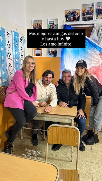 Evangelina Anderson junto con tres