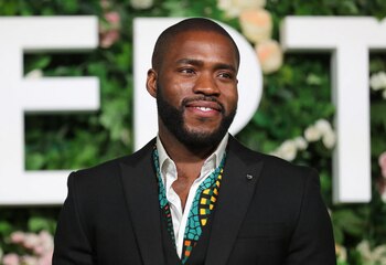 Martins Imhangbe le da vida