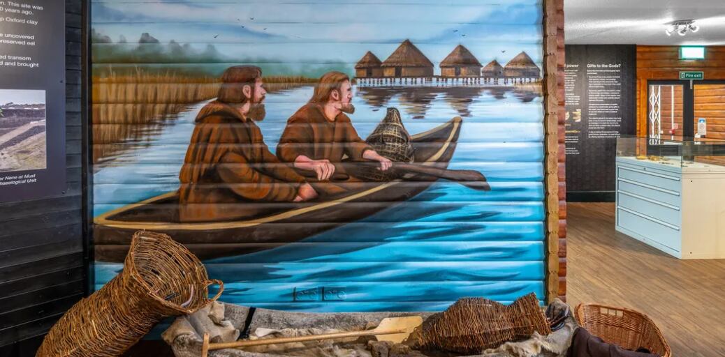 La muestra permite observar de cerca los relictos originales y ofrece experiencias interactivas que acercan al visitante a las habilidades artesanales ancestrales (Historic England Archive)