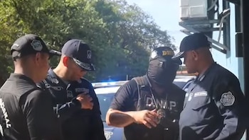 Agentes de la DIJ e INTERPOL participaron en la Operación Corazón Azul para desmantelar la red de trata (Cortesía: Policía Nacional de Panamá).