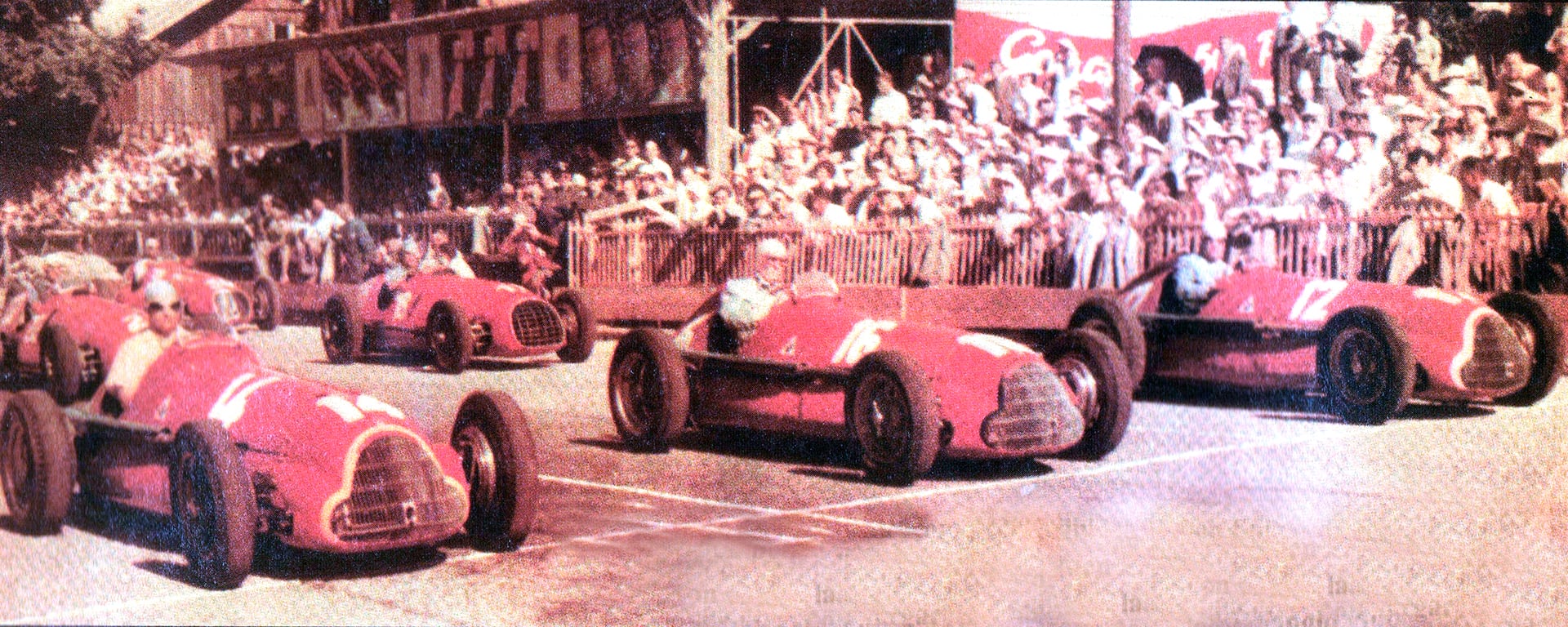 Primera línea de largada en Suiza, en 1951, copada por las “Alfettas”. De izquierda a derecha: Juan Manuel Fangio, Giuseppe Farina y Luigi Fagioli (Archivo CORSA).