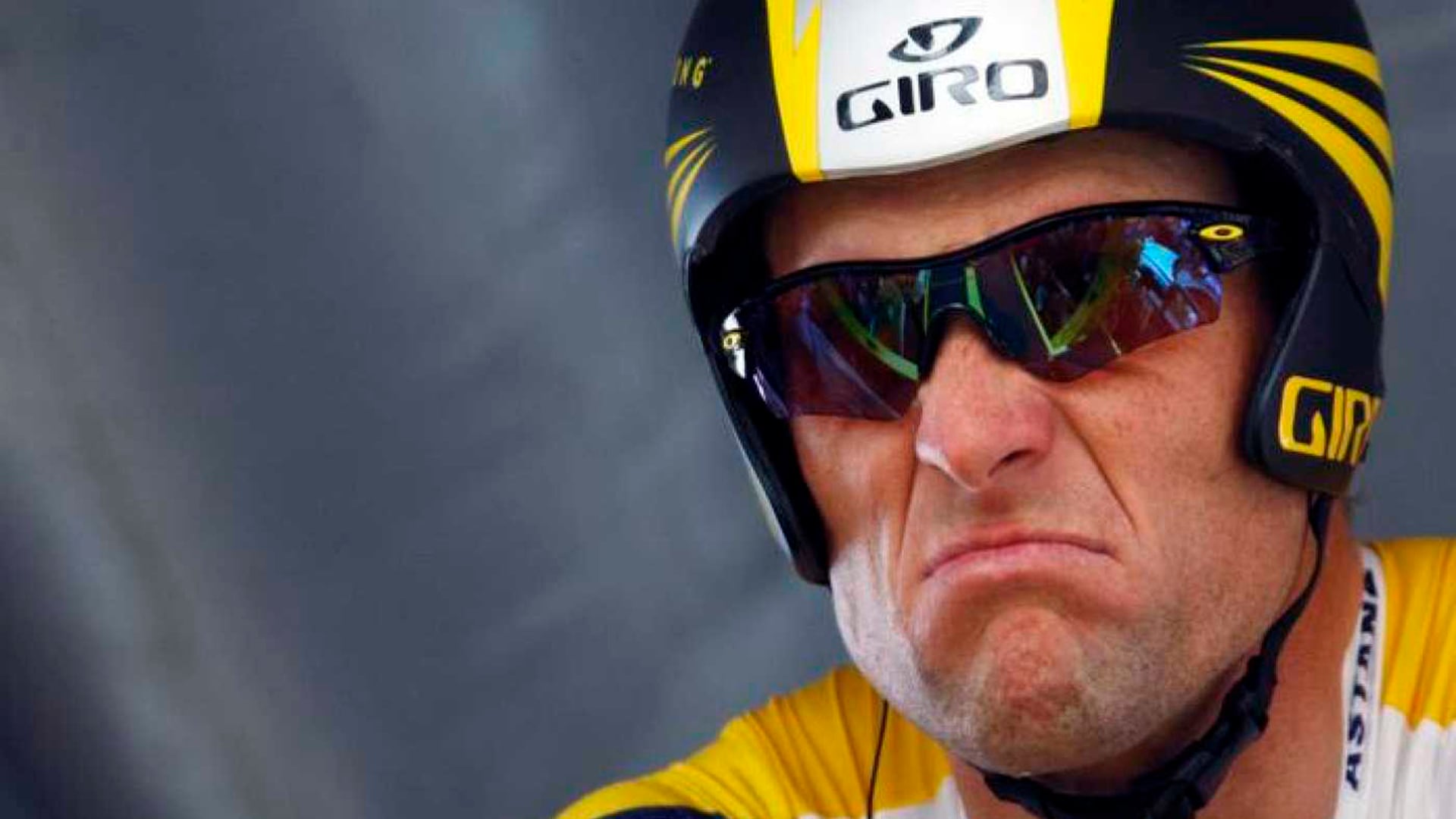 Lance Armstrong pasó de ser una figura del ciclismo internacional a quedar marcado por el mayor escándalo de dopaje del deporte (Reuters)